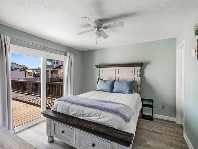 Building Photo - 334 Paradise Dr