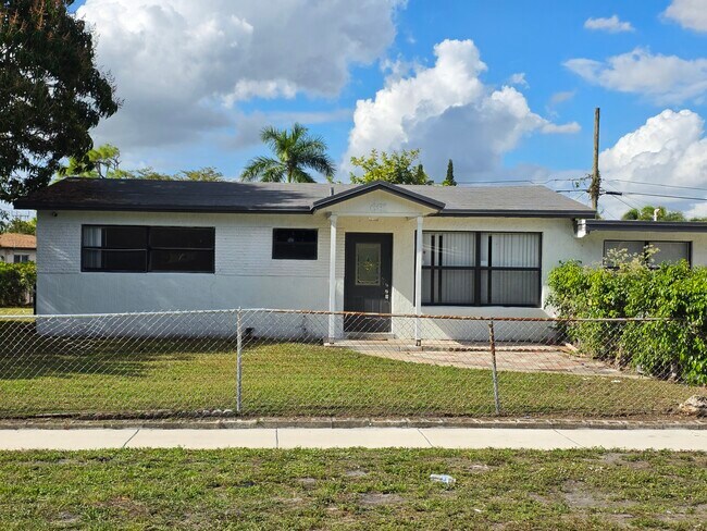 Building Photo - 681 SW 29th Ter