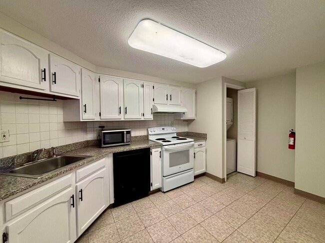 Building Photo - 1434 Harmon Cove Tower