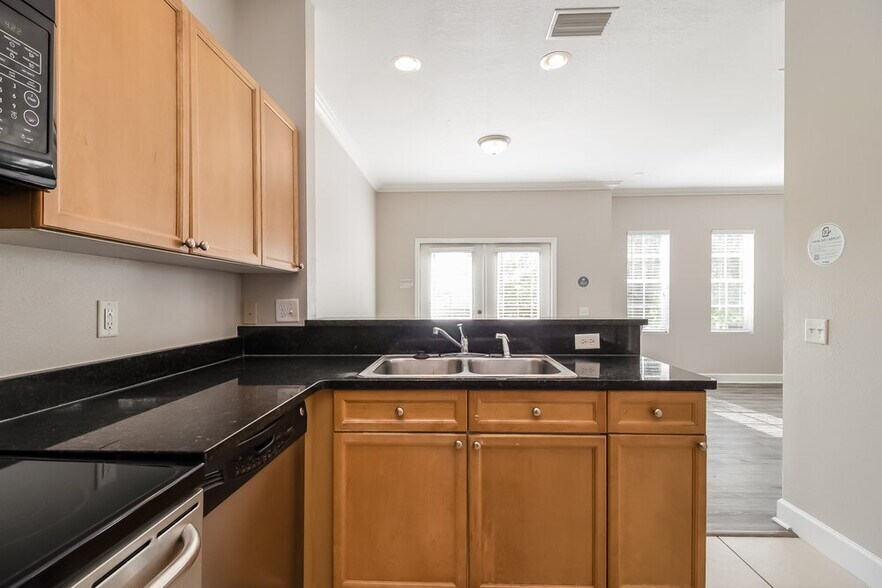 Building Photo - 6516 Quiet Pool Ct