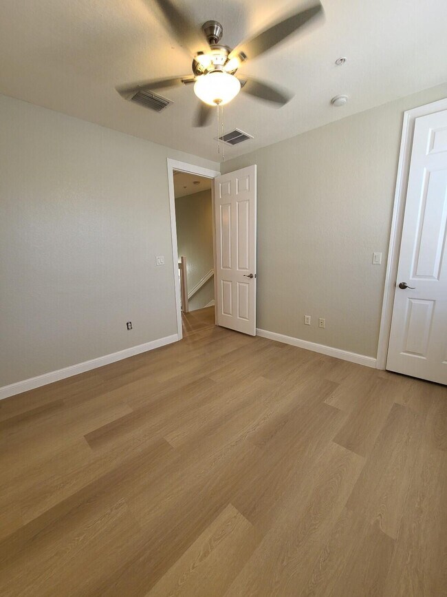 Building Photo - 590 Amador Ln