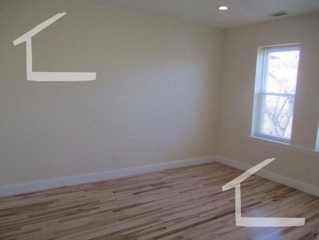 Building Photo - Central Brookline Location, Walk to BU and...