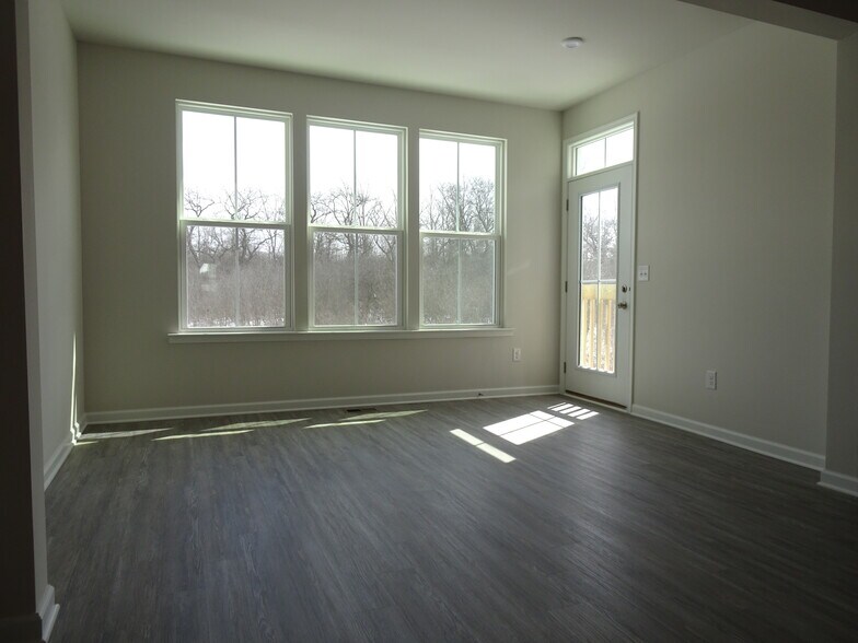 Building Photo - 185 Sandstone Cir