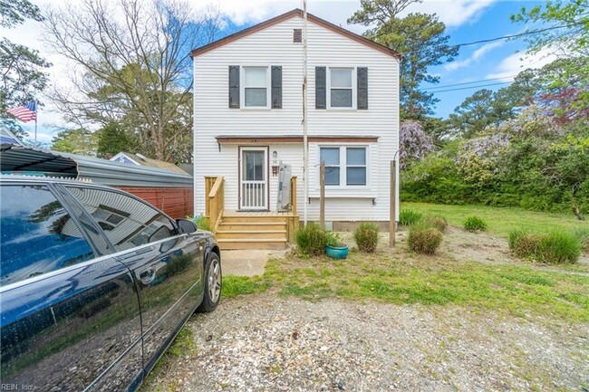 Primary Photo - Cute upstairs unit in Duplex