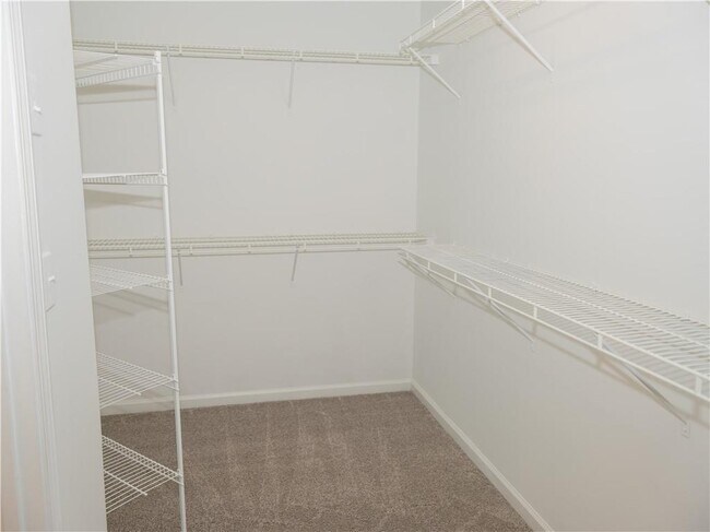 Building Photo - 663 Prada Ct NE