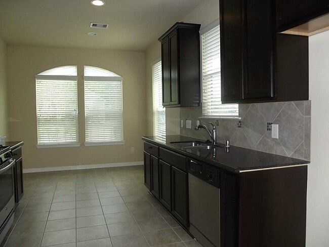 Building Photo - 2801 Sand Dune Dr