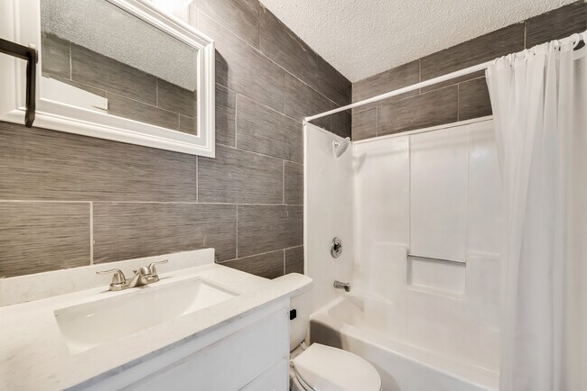 Building Photo - 111 Kelly Ln