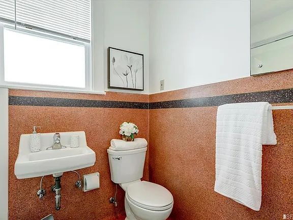 Building Photo - "Charming 2-Bed Sanctuary in San Francisco – Cozy 900 Sq Ft Retreat!"