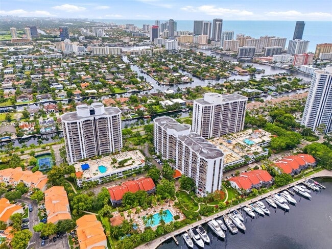 Building Photo - 3610 Yacht Club Dr