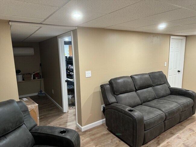 Building Photo - Modern 3 Bedroom Single Family - Available...