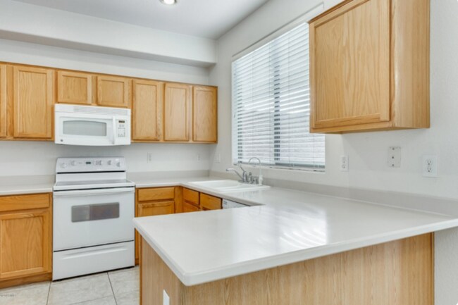 Building Photo - AVAILABLE NOW: Gorgeous 3 Bedroom 2 Bathro...