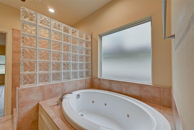 Building Photo - 3450 Pebble Beach Blvd