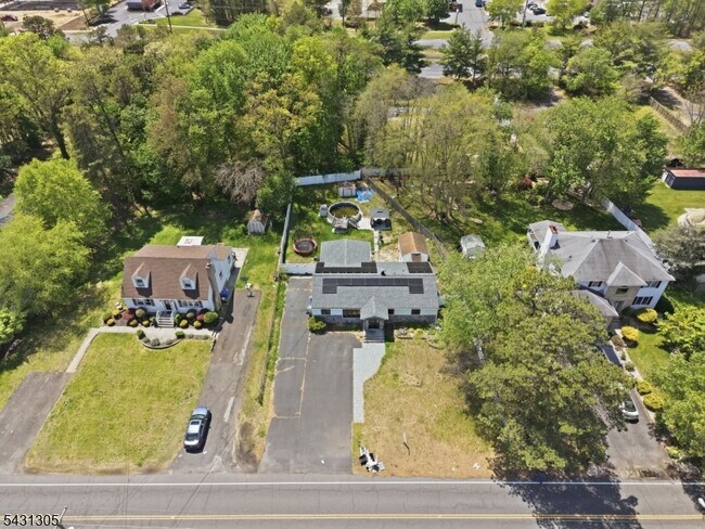 Building Photo - 587 Marlboro Rd