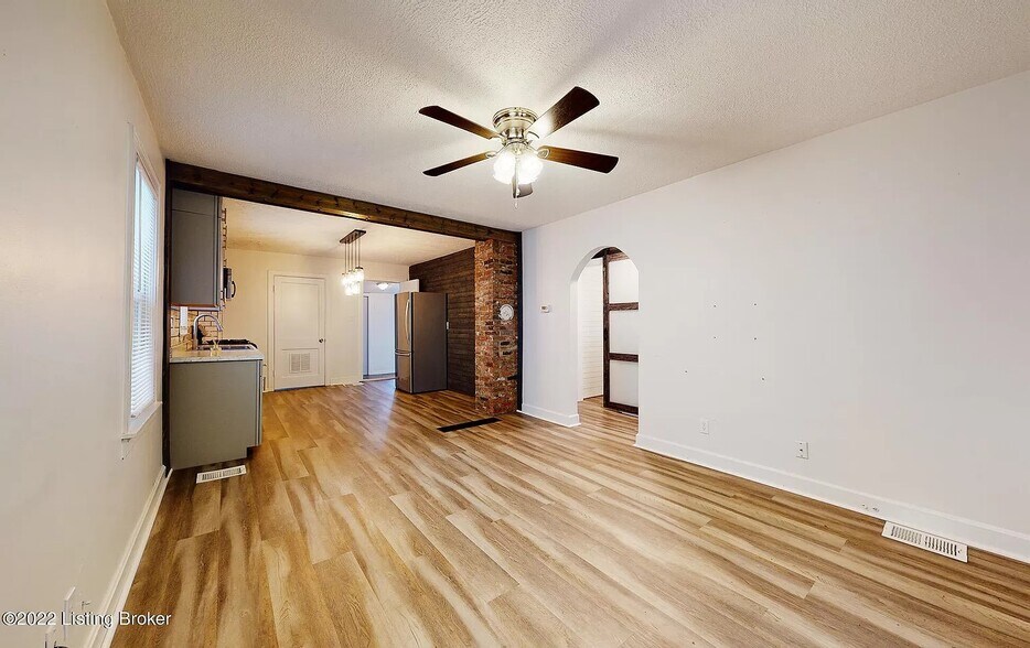 Building Photo - 834 W Whitney Ave