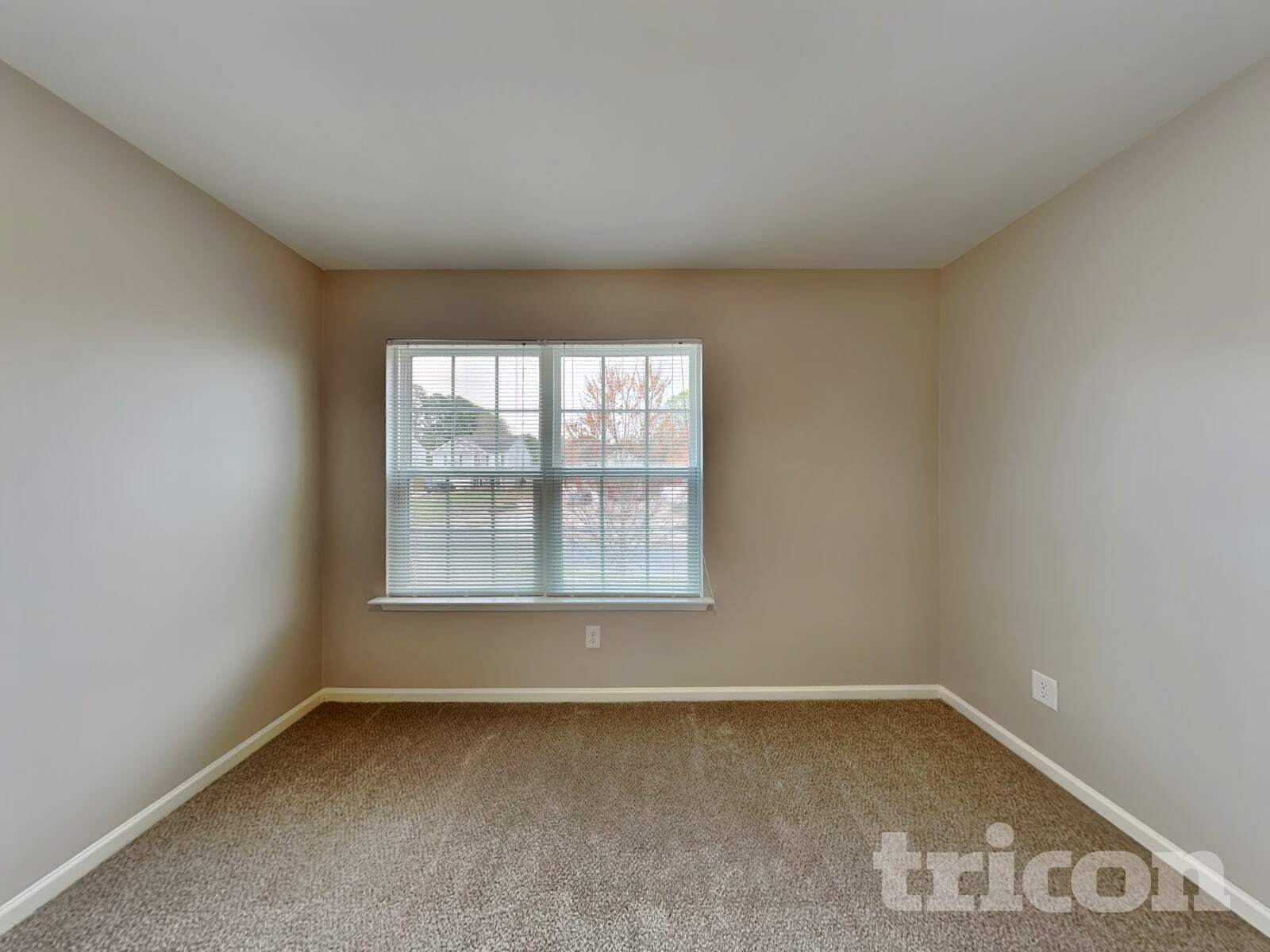Building Photo - 2092 Roscommon Dr