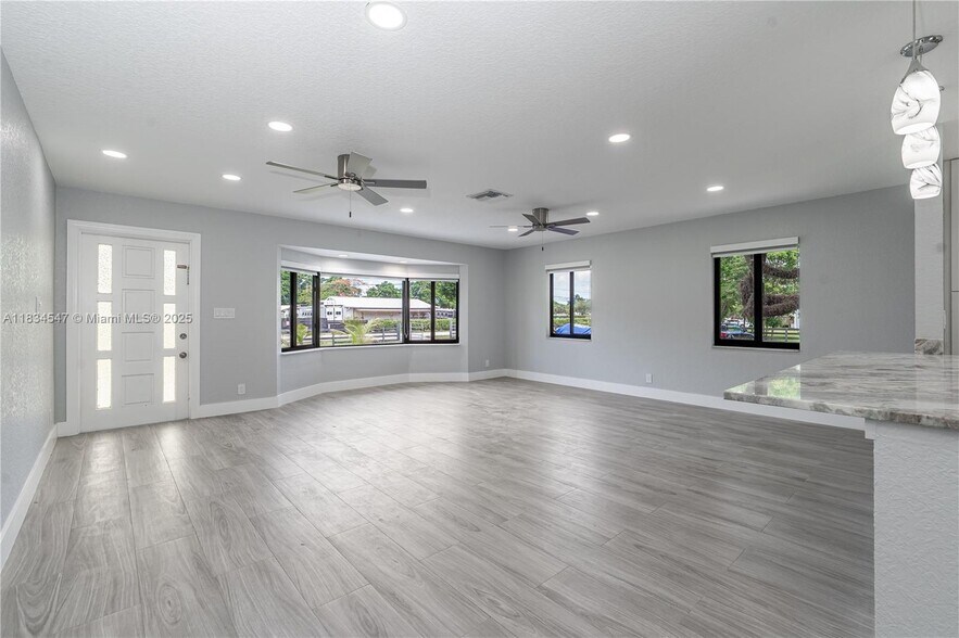 Building Photo - 4660 SW 128th Ave