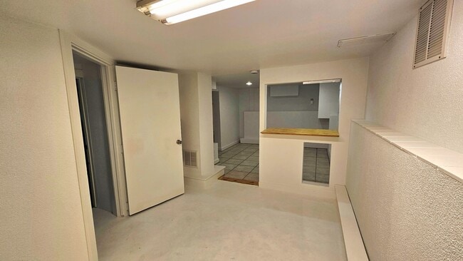 Building Photo - 2704 N New England Ave