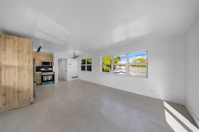 Building Photo - 5195 NE 18th Ave