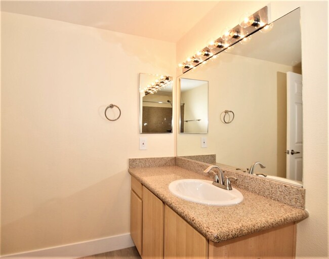 Building Photo - Lovely 1st Floor, 2 Bed 2 Bath At Coronado...