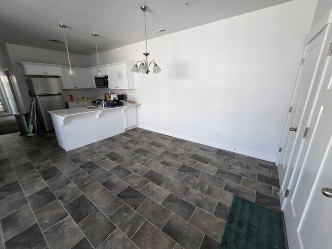Building Photo - 415 N 360 W