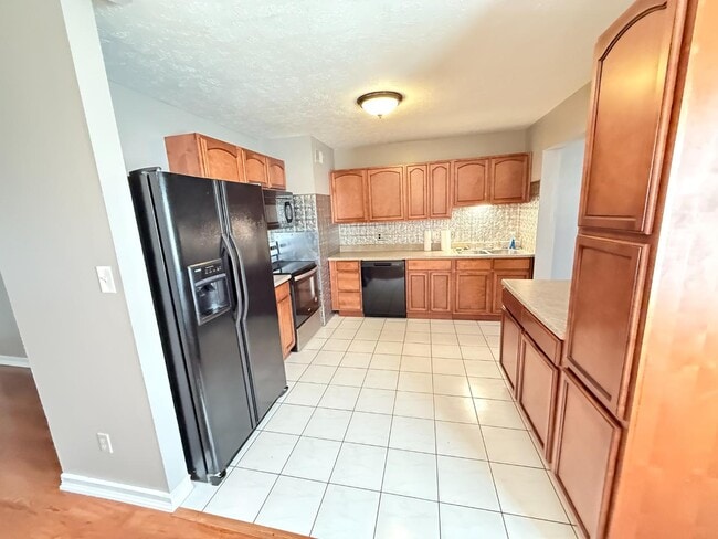 Building Photo - 1325 Longfellow Dr