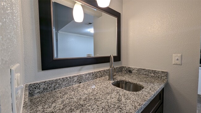 Building Photo - 5711 Sugar Hill Dr
