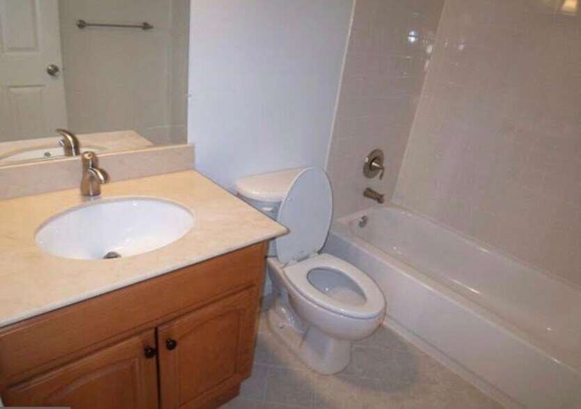 Bathroom - 1386 Bryant St NE