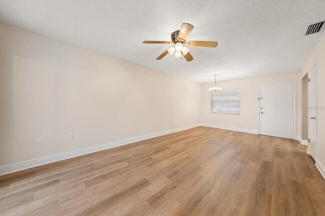 Building Photo - 1975 W Bay Dr