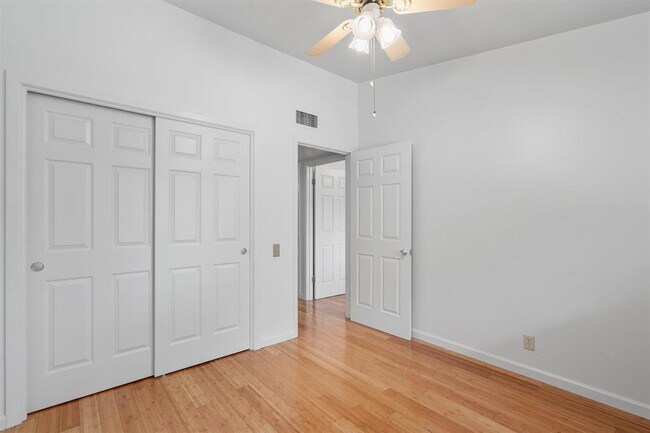 Building Photo - 1304 Mariposa Dr