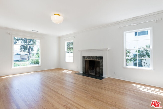 Building Photo - 2091 N Roosevelt Ave