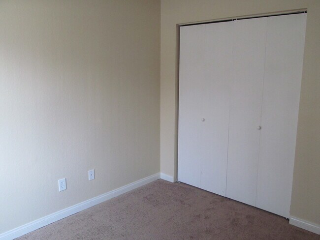 Building Photo - 2 BED 2 BATH DOWNSTAIRS APARTMENT  FOR REN...