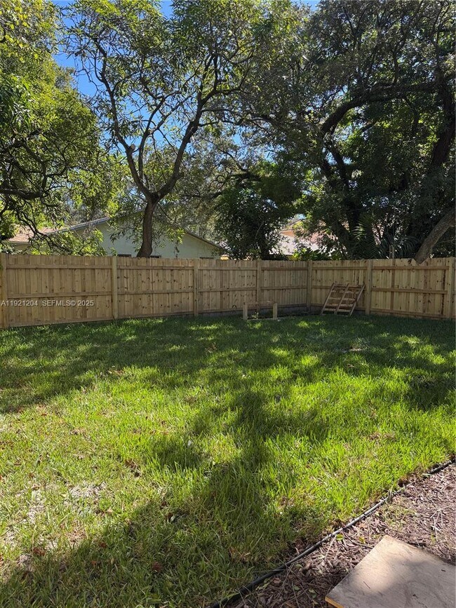 Building Photo - 522 NW 13th Ave