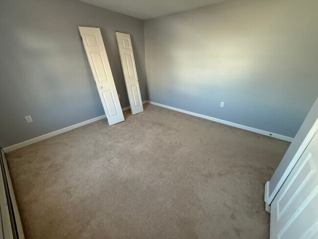 Building Photo - 570 Montgomery St