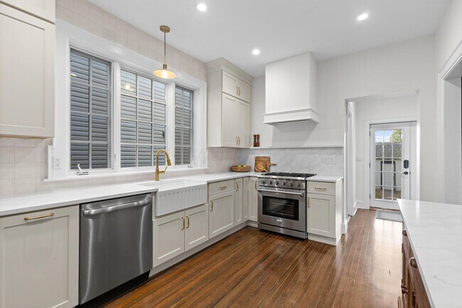 Building Photo - 439 Thurman Ave