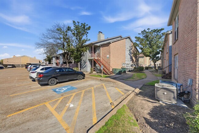 Building Photo - 9350 Country Creek St