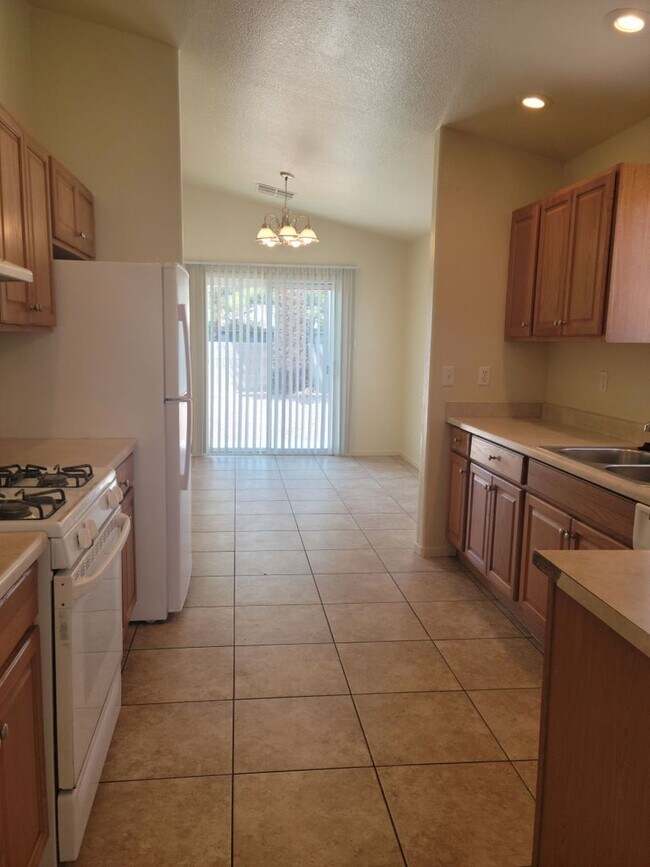 Building Photo - Single Story 3-Bedroom