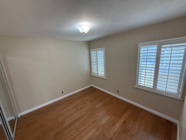 Building Photo - Charming 3-Bedroom Home for Rent in La Cre...