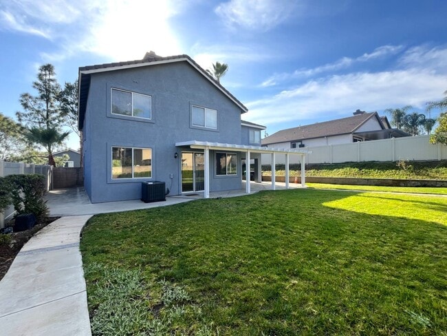 Building Photo - 5 bed, 3 bath located in Corona CA!
