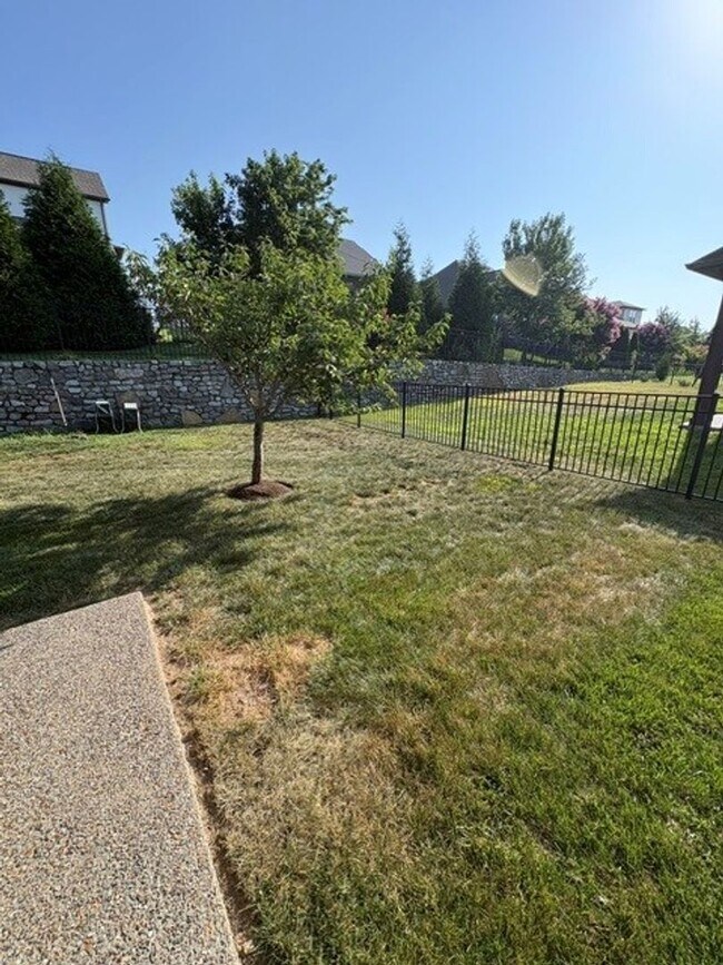 Building Photo - NOW AVAILABLE IN MILLSTONE!!