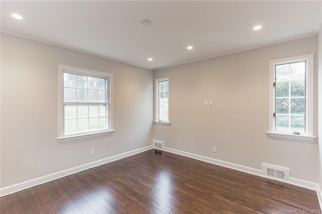 Building Photo - 49 Sunset Dr