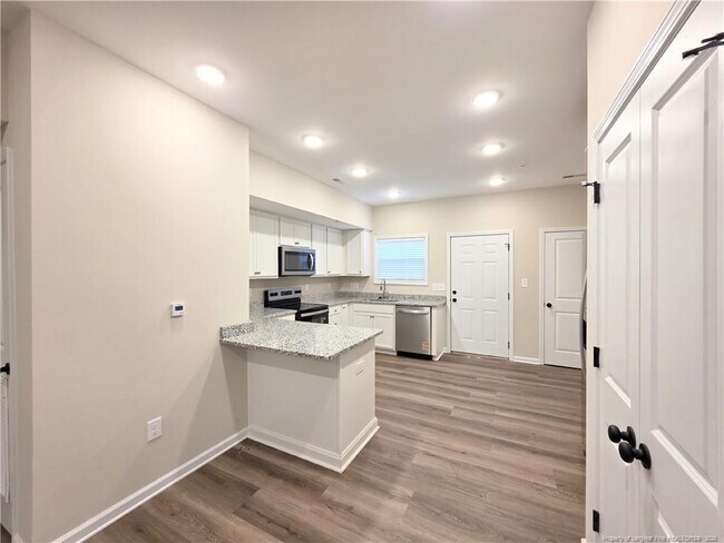 Building Photo - 1511 Fort Bragg Rd