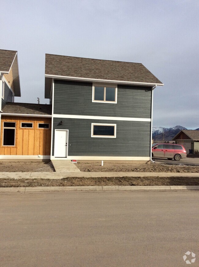 Building Photo - 3308 Sora Way