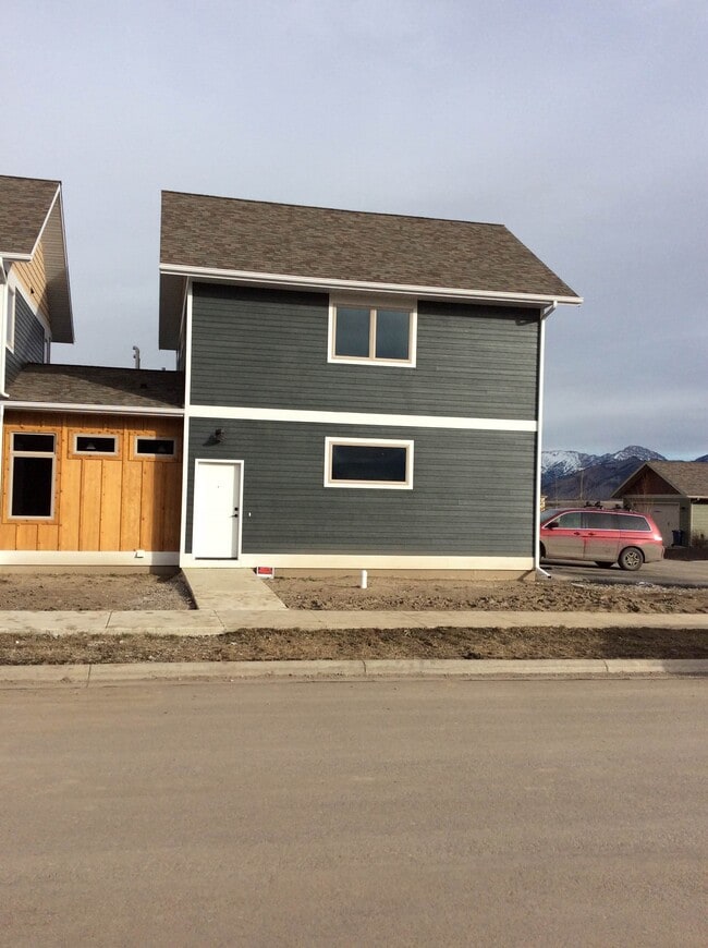 Building Photo - 3308 Sora Way
