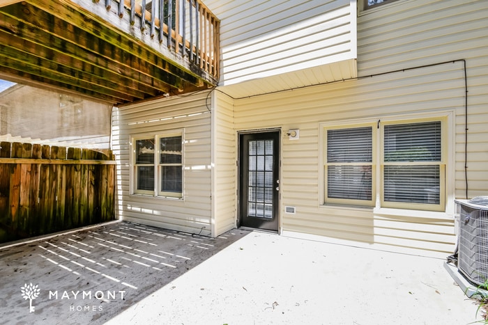 Building Photo - 1205 Hillsboro Ln