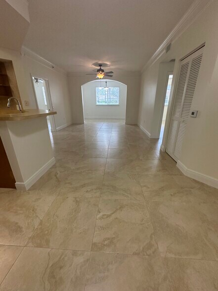 Building Photo - 9873 Baywinds Dr