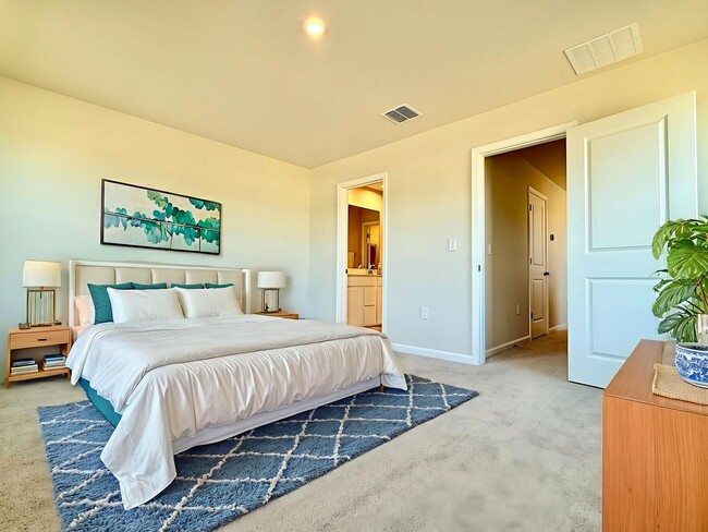 Building Photo - Brand-new End-unit 3Beds/2.5Baths townhome at Lady Lake!