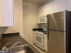 Building Photo - 2791 Centerboro Dr