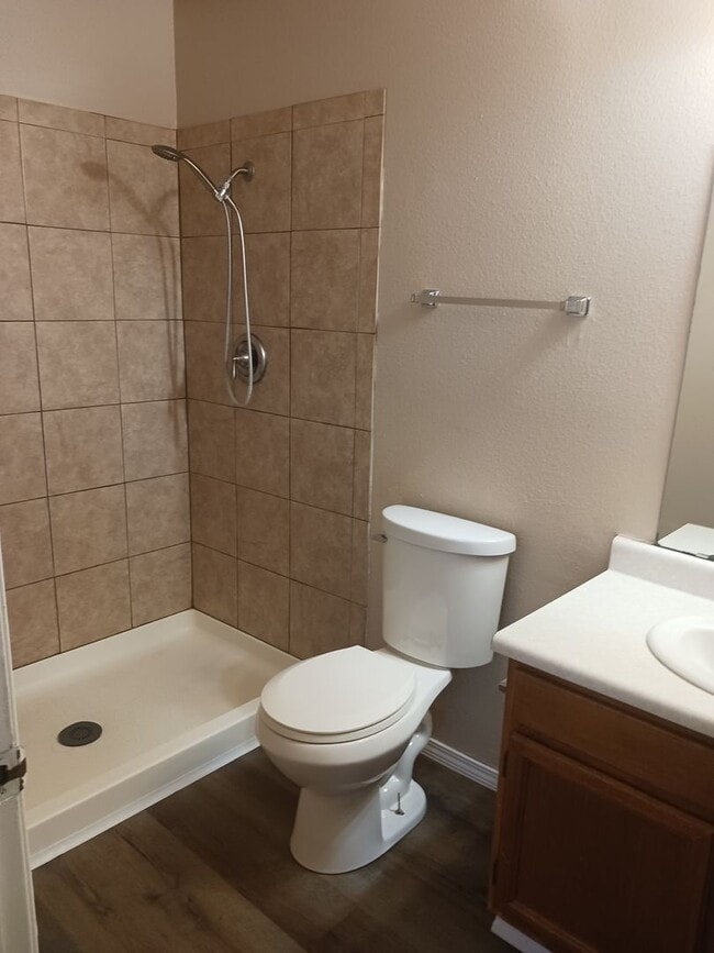 Building Photo - AFFORDABLE & CUTE!