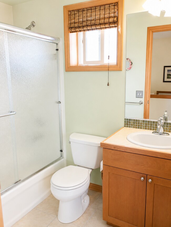 Building Photo - West Seattle Townhome