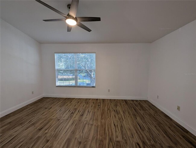 Building Photo - 15819 Fishhawk Falls Dr